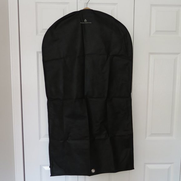 BREATHABLE BANANA REPUBLIC SUIT-GARMENT COVER - Picture 2 of 6